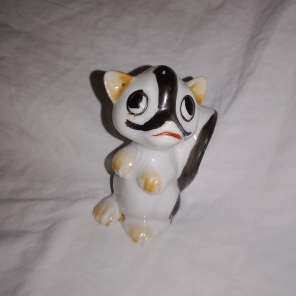 Vintage Skunk Toothpick Holder Made In Japan MCM Mid Century Modern. 3" tall - Picture 6 of 9